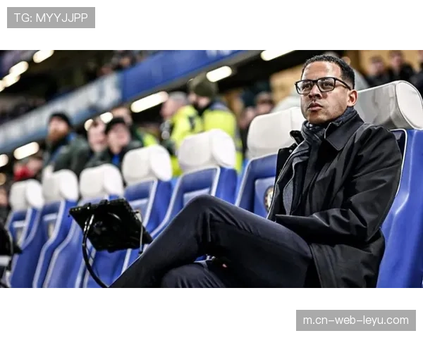 切尔西罗塞尼尔战术磨合期,三中卫与四后卫切换存疑 切尔西罗塞尼尔战术磨合期,三中卫与四后卫切换存疑